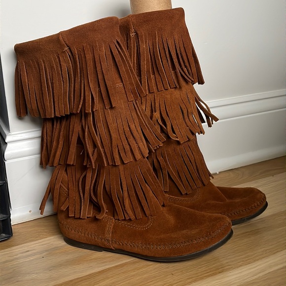 Like New Minnetonka suede fringe boots - Picture 2 of 7